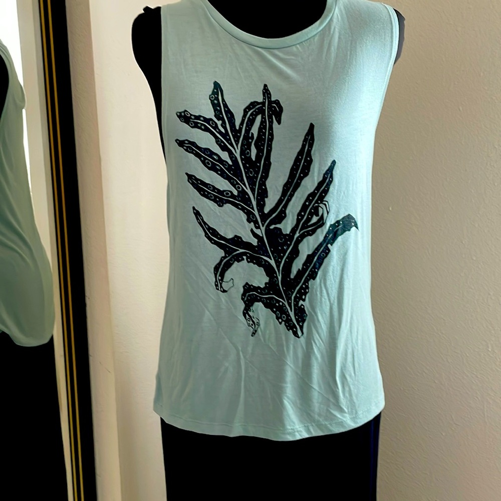 Bella + Canvas women’s sleeveless tank top. Size L